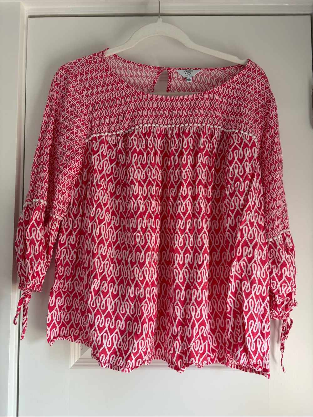 💙 crown & ivy Pink and White Patterned Peasant Blouse